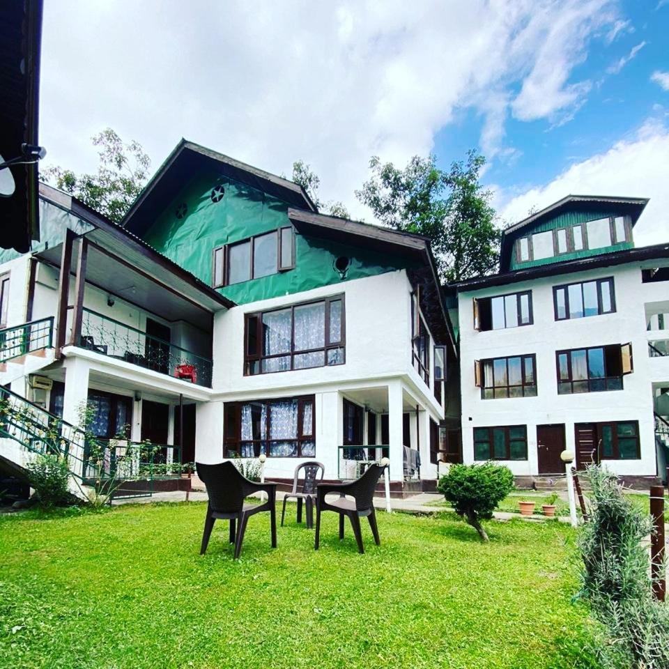The K2 Alpine Hotel Pahalgām Exterior foto